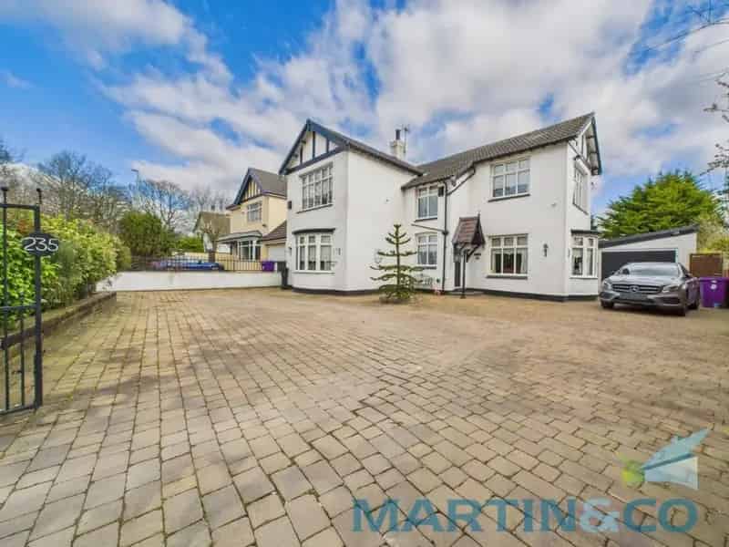 3 Bedroom Family Home For Sale Near Golf Course