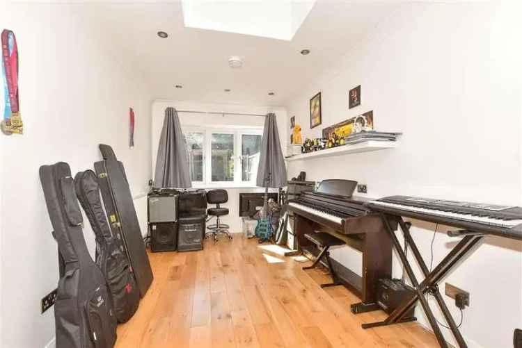 4 Bed House for Sale in Wingham