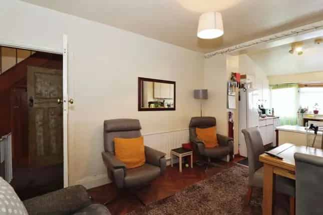 3 Bed Mid Terraced House with Loft Conversion and Double Garage