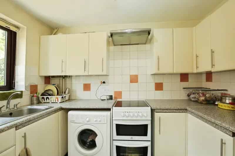 2 Bed House Near Amenities and Transport Links