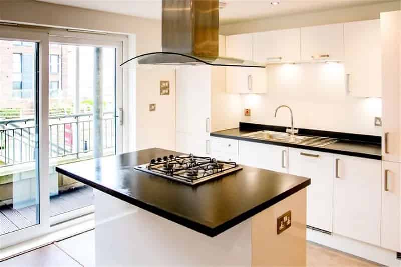 2 Bed Flat Ground Floor with 1 Reception Room
