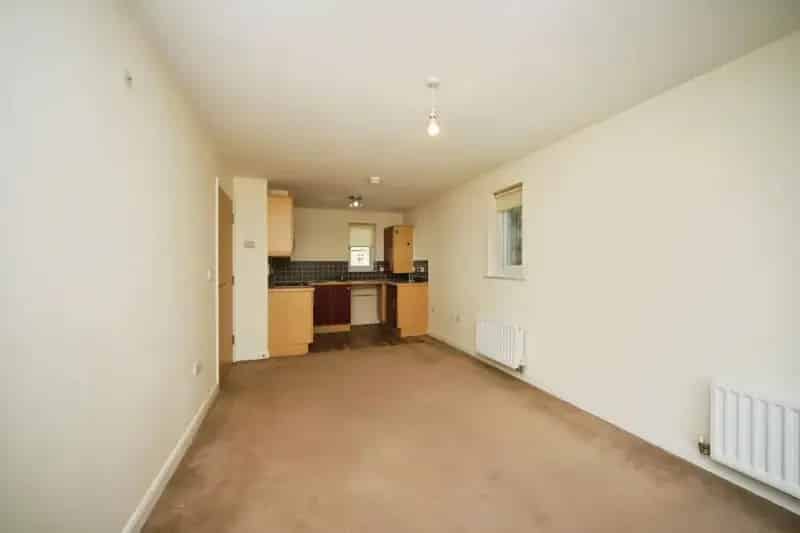 One Bedroom Apartment Near Town Centre  Zero Deposit Available