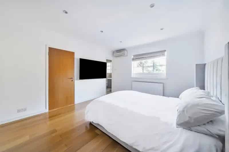 Modern Family Home near Hampstead Heath