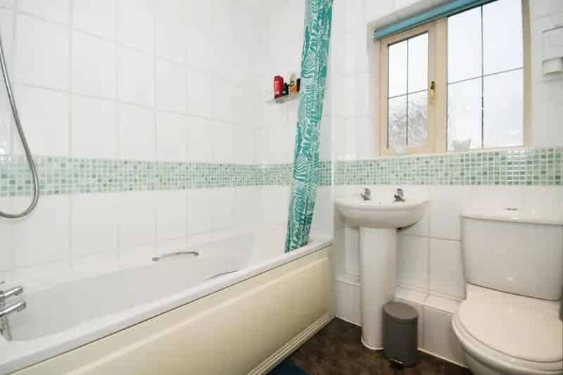 4 Bed House for Sale Staveley