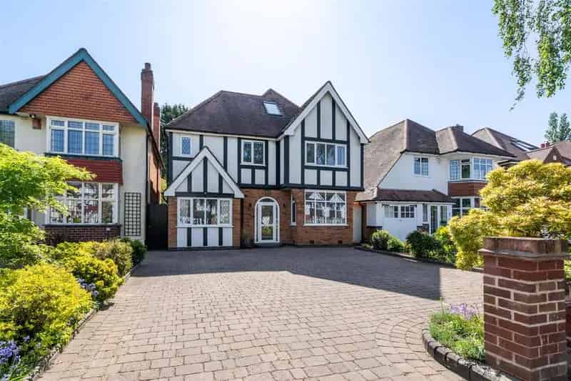 5 Bedroom Detached House For Sale