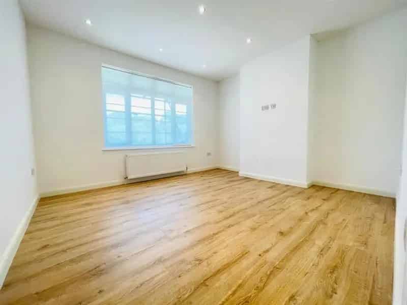 2 Bedroom Flat to Rent Muswell Hill Newly Refurbished