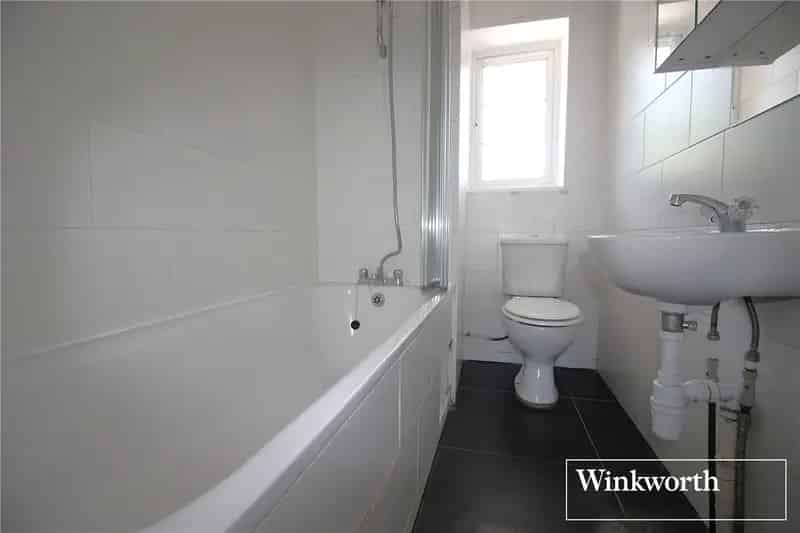 3 Bedroom Flat Elstree  Near Thameslink Station
