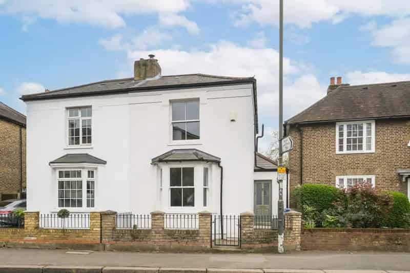 3 Bed Semi-Detached House Wimbledon Family Home