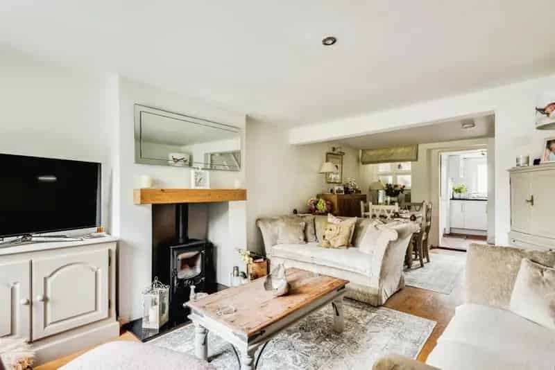 2-Bed Mid Terrace House Long Crendon