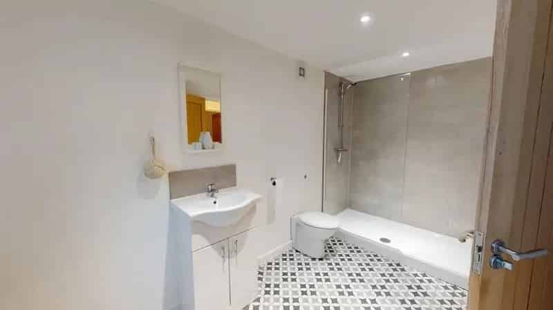 6 Bedroom Maisonette Student Property All Bills Included