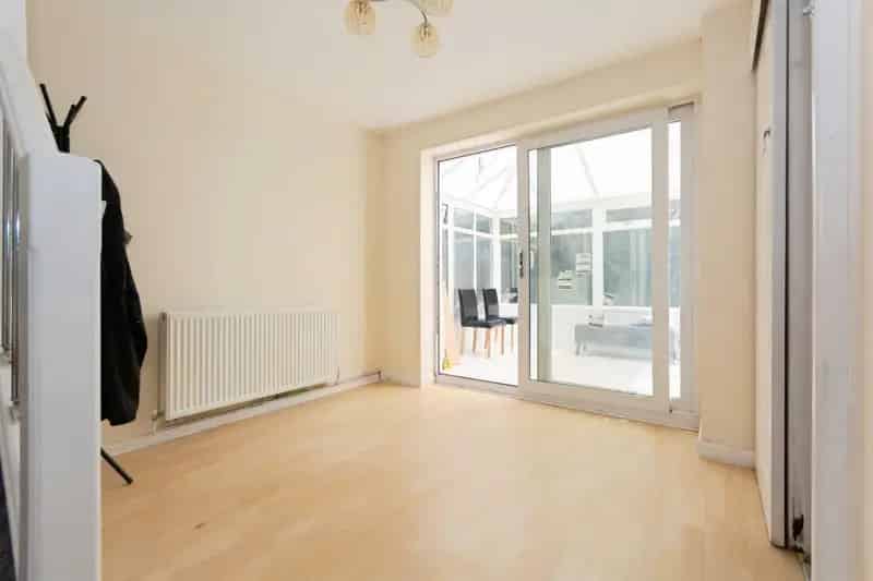 Four Bedroom House Near Amenities and Transport Links