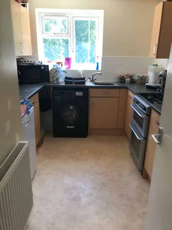2 Bed First Floor Maisonette Near Town Centre