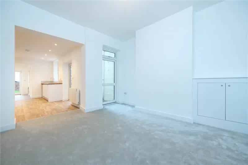 4 Bedroom House Grantham Fully Renovated Near Amenities