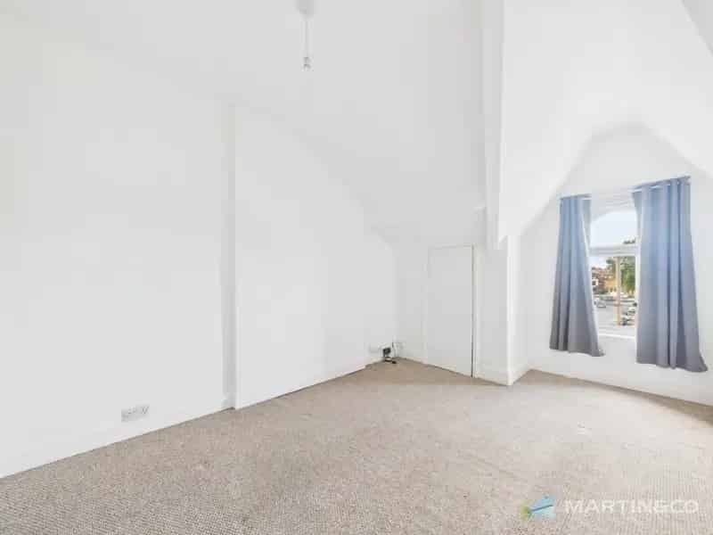 1 bedroom Flat
 To Rent