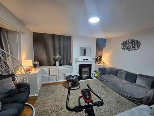 3 Bedroom Semi-Detached House with Large Garden - Ideal for Growing Family