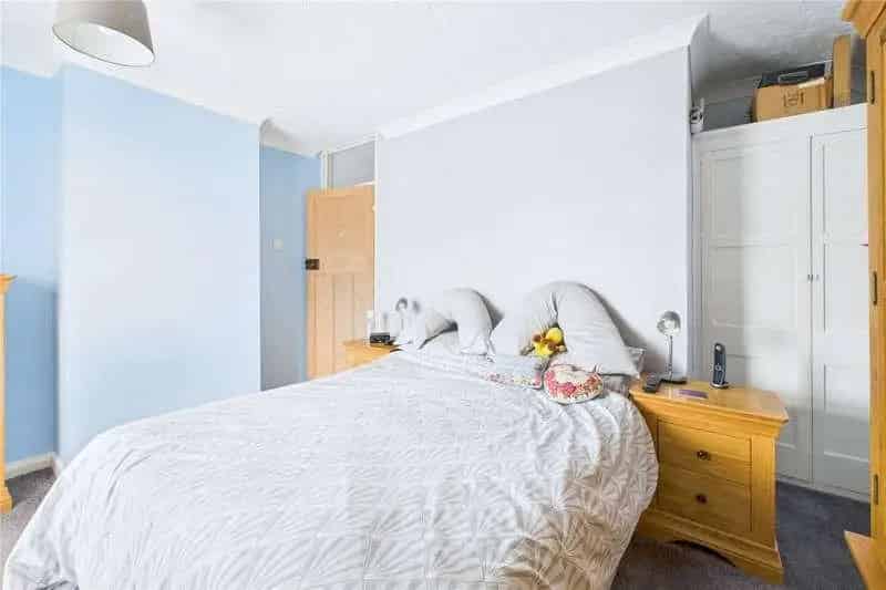 2 bed house for sale