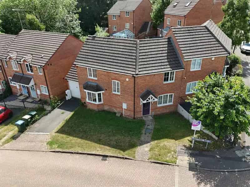 3 Bedroom Semi Detached House to Rent