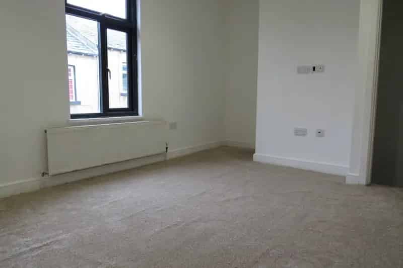 One Bedroom House with Garden Zero Deposit Option Available