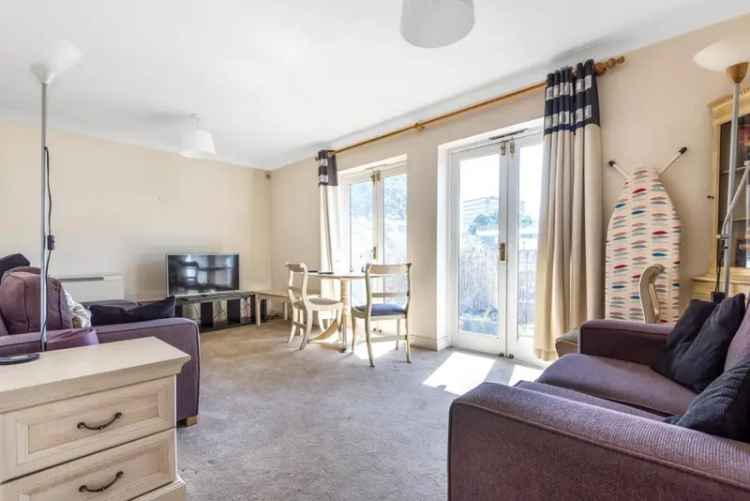 Spacious 2-Double Bedroom Flat near Battersea Square