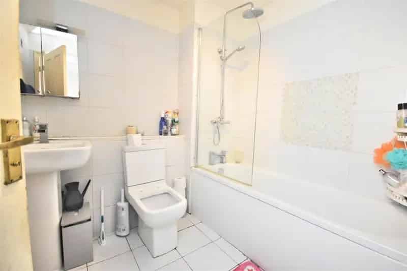 3 Bed Flat for Sale near Wendover High Street