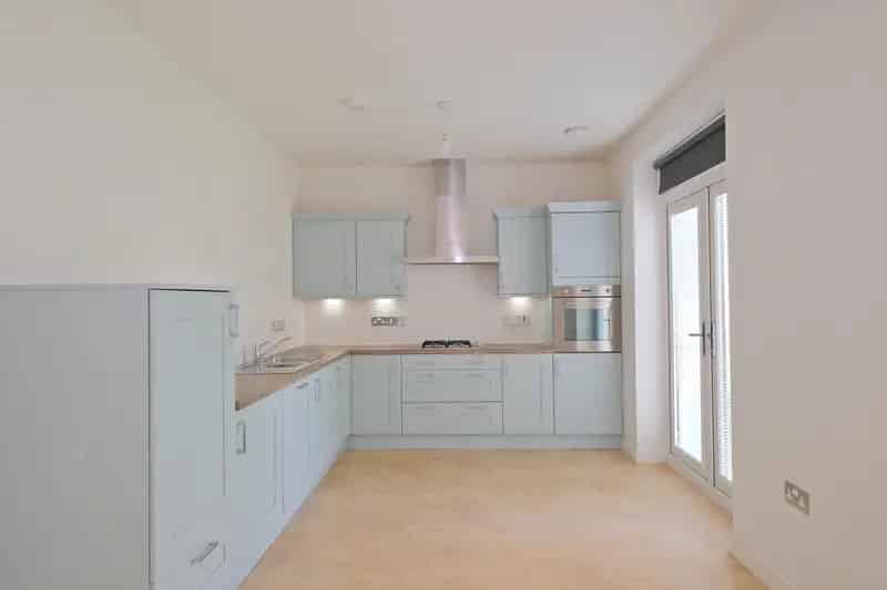 3 Bedroom Semi-Detached House with Garden and Parking