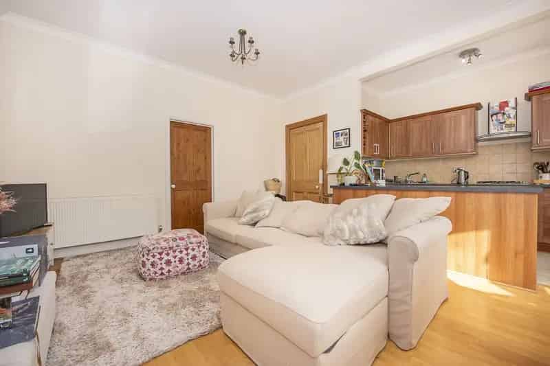 1 Bedroom Flat for Sale in Richmond Hill