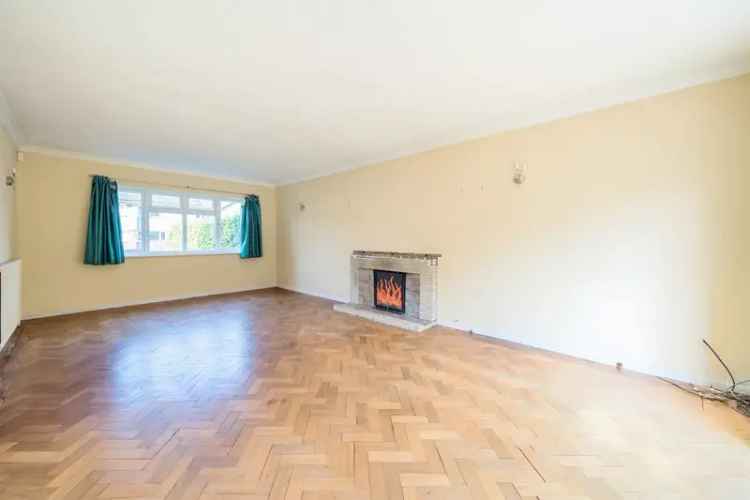 Six Bedroom Detached House Riverside Cul De Sac 3000 Sq Ft