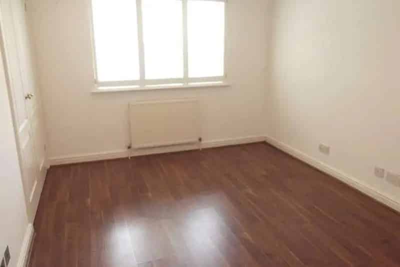 2 Bedroom Flat for Sale Near New Barnet Station