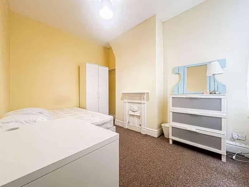 4 bed property for sale