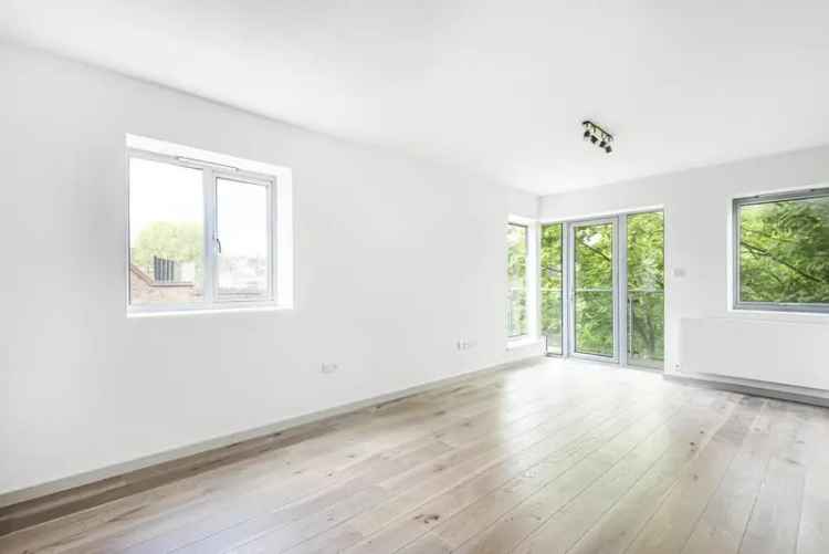 Flat For Sale in London, England