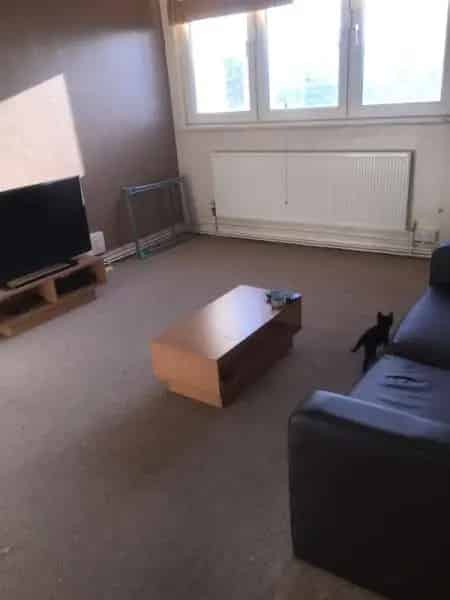 2 Large Bedrooms House Spacious Living Room Balcony Access