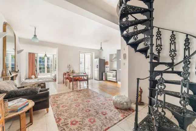 Flat for sale in Colville Terrace, Notting Hill W11