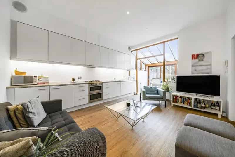 3 Bedroom 2 Bathroom Garden Flat with 43ft Private Garden