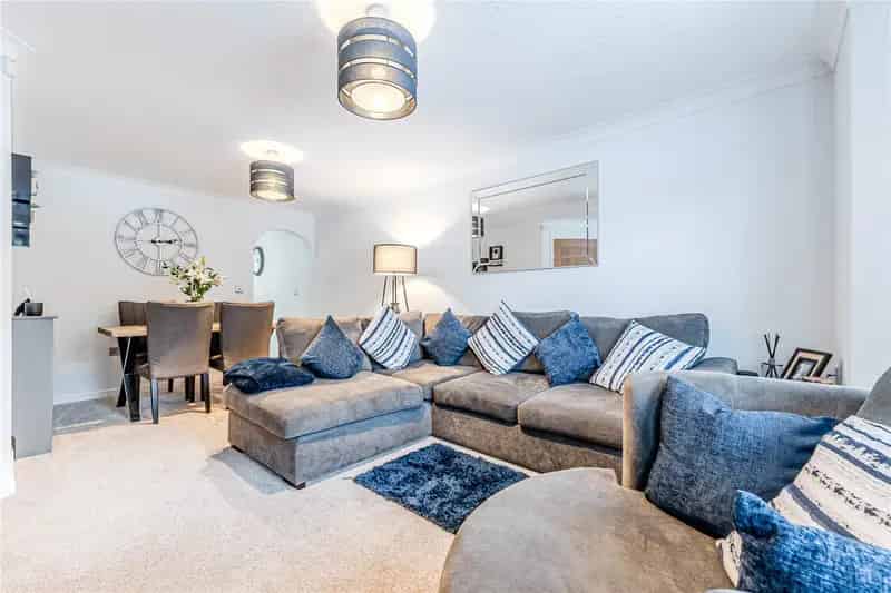 Stunning Ground Floor Apartment Near Guiseley Train Station