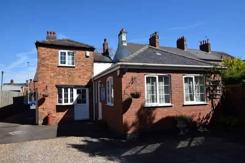 4 Bedroom House For Sale in Hinckley Town Centre