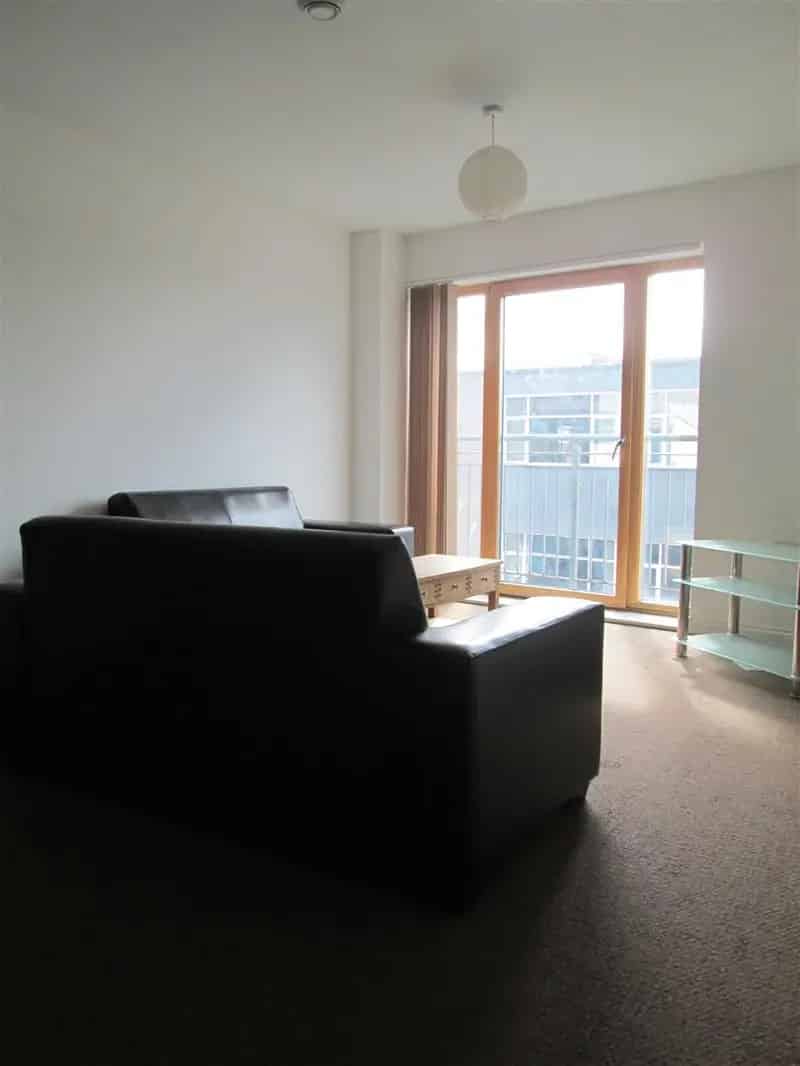 2 Bedroom Furnished Apartment Near Liverpool City Centre