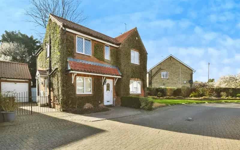 3 Bedroom Detached House For Sale