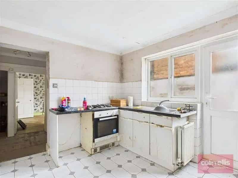 4 Bed House For Sale Near Beach - Renovation Project