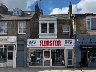 Lock-up Shop for Lease in Cambridge