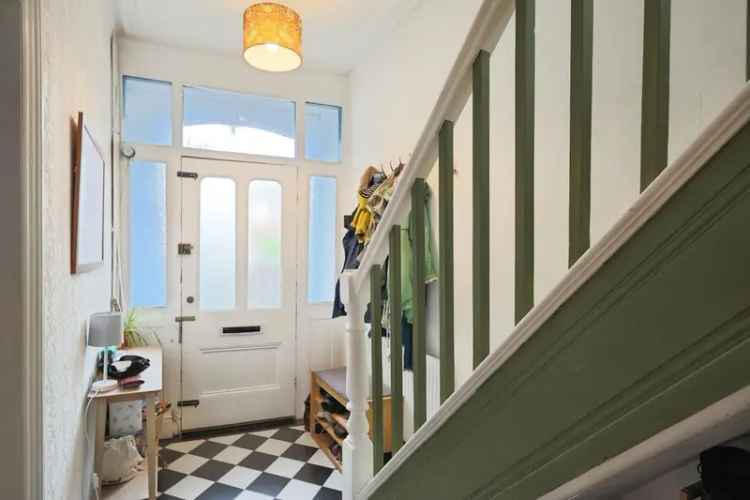 3 Bed Mid-Terraced House Withington Modern Kitchen and Garden