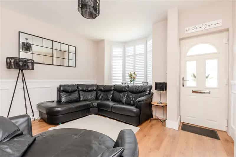 3 Bedroom End Terrace House For Sale Near Broadway And Schools