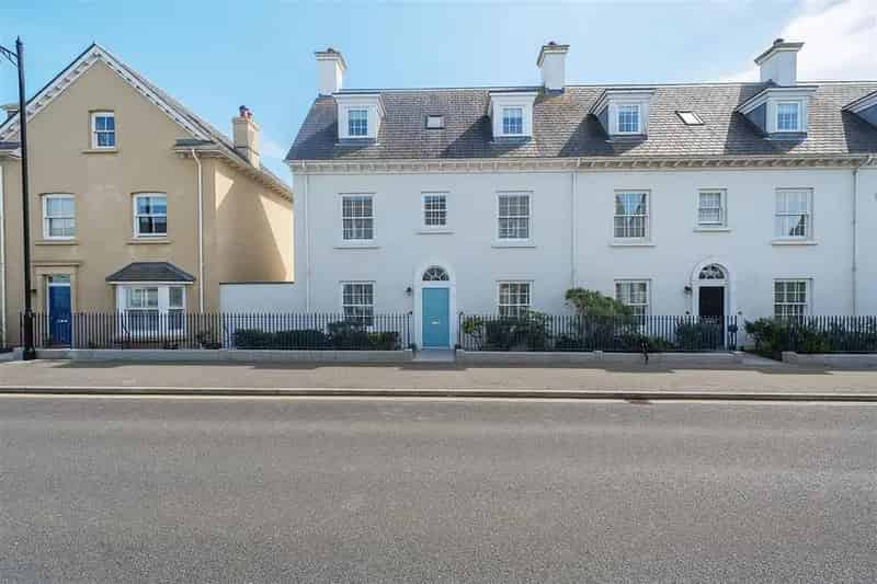 4 bedroom semi-detached house for sale