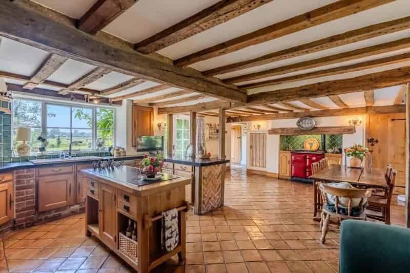 5 Bedroom Grade II Listed Farmhouse with Tennis Court and 5 Acres