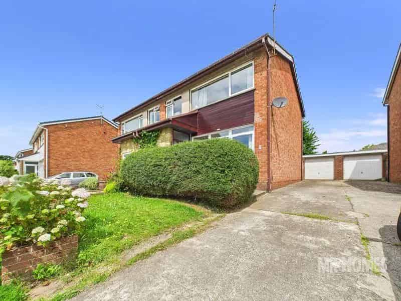 3 Bedroom Semi Detached House For Sale