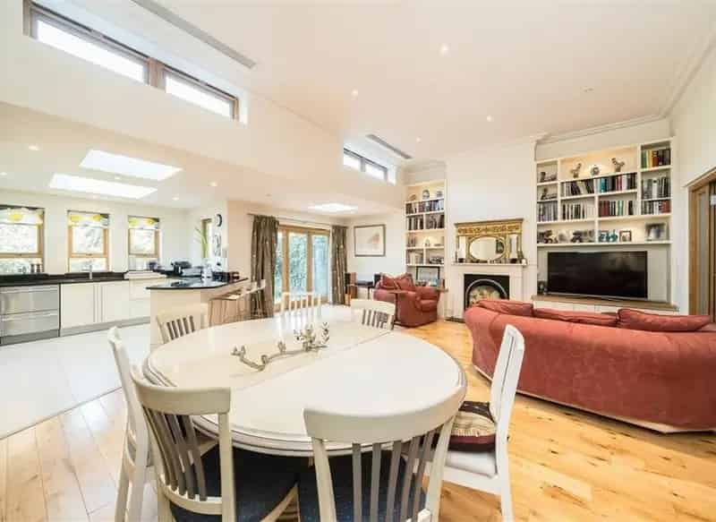 Stunning 7 Bedroom Detached House in Clapham