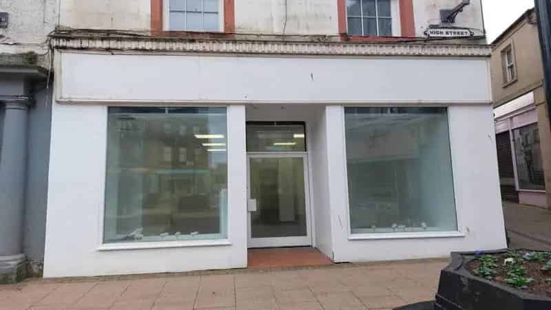 Ground Floor Retail Unit 48.36 sq m 521 sq ft