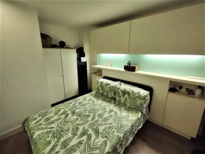 Studio Apartment near Grand Central - Secure Parking Available