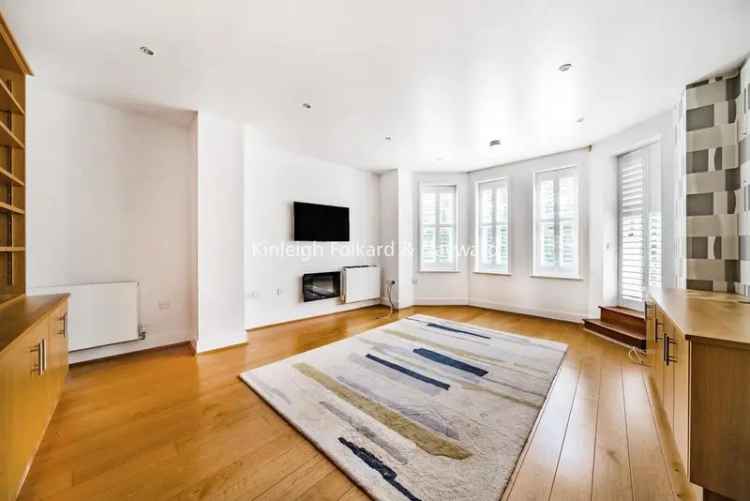 Flat For Sale in London, England