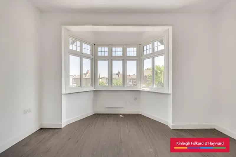 Refurbished Studio Apartment Modern Kitchen Bath