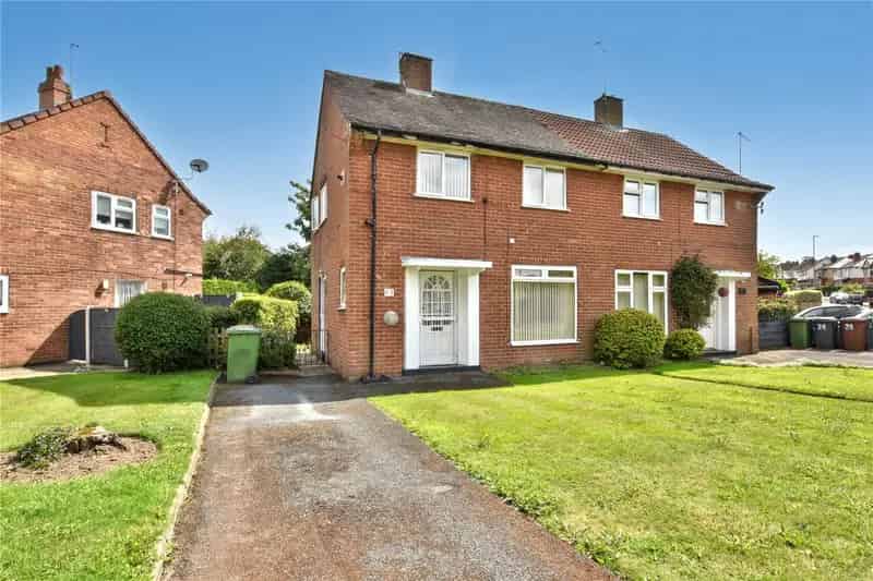 Two Bedroom Semi-Detached Home Near Roundhay Park